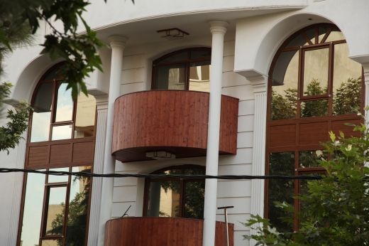 نصب چوب نما و بازسازی و ترمیم رنگ نمای چوبی