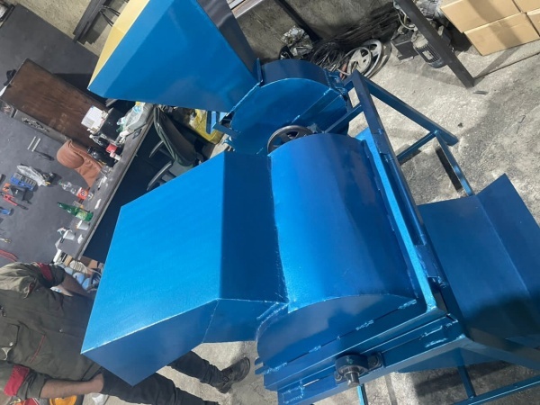 عرضه  و ارسال  دستگاه آسیاب همه کاره گندم جو و... عرضه  و ارسال  دستگاه آسیاب همه کاره گندم جو و...